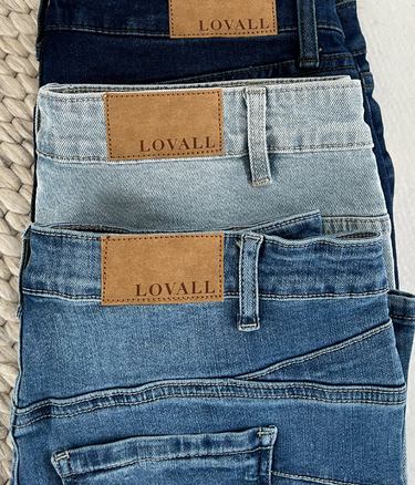 How to Style Straight Leg Jeans