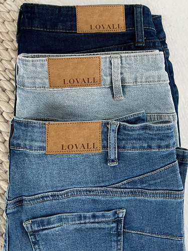 How to Style Straight Leg Jeans