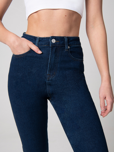 How to Style Mom Jeans