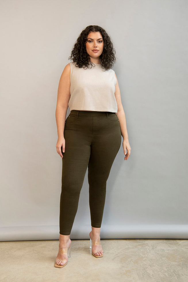 Plus size women's fleece-lined jeggings. These jeggings are styled