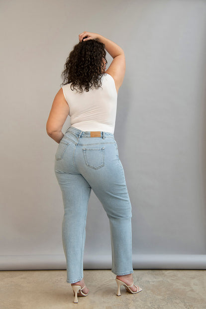 Curve Straight Jeans - Light Bleach