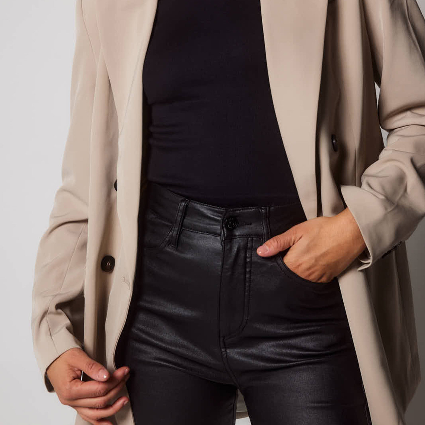 Curve Coated Jeans - Black