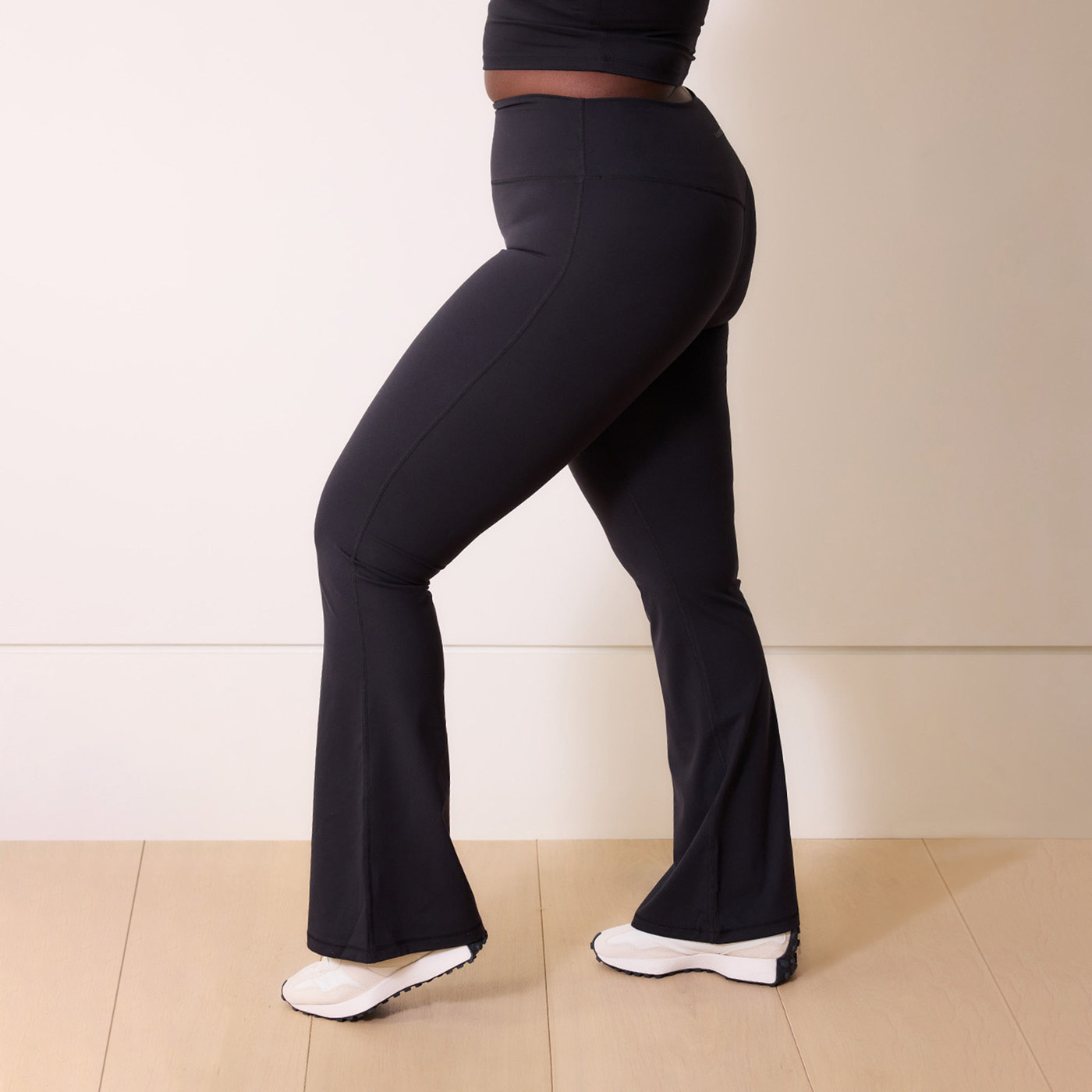 24/7 Revitalise Flare Leggings - Midnight Black