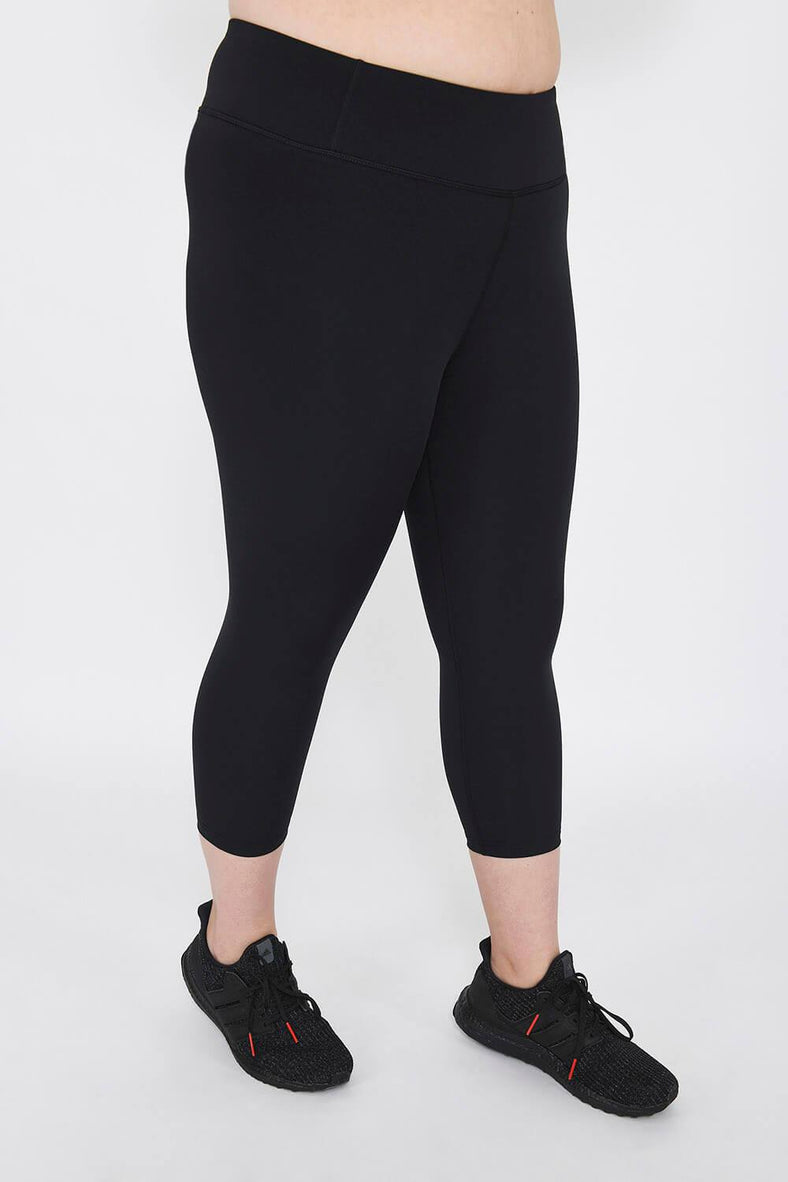 Curve Focus Cropped High Waisted Sports Leggings--Midnight Black