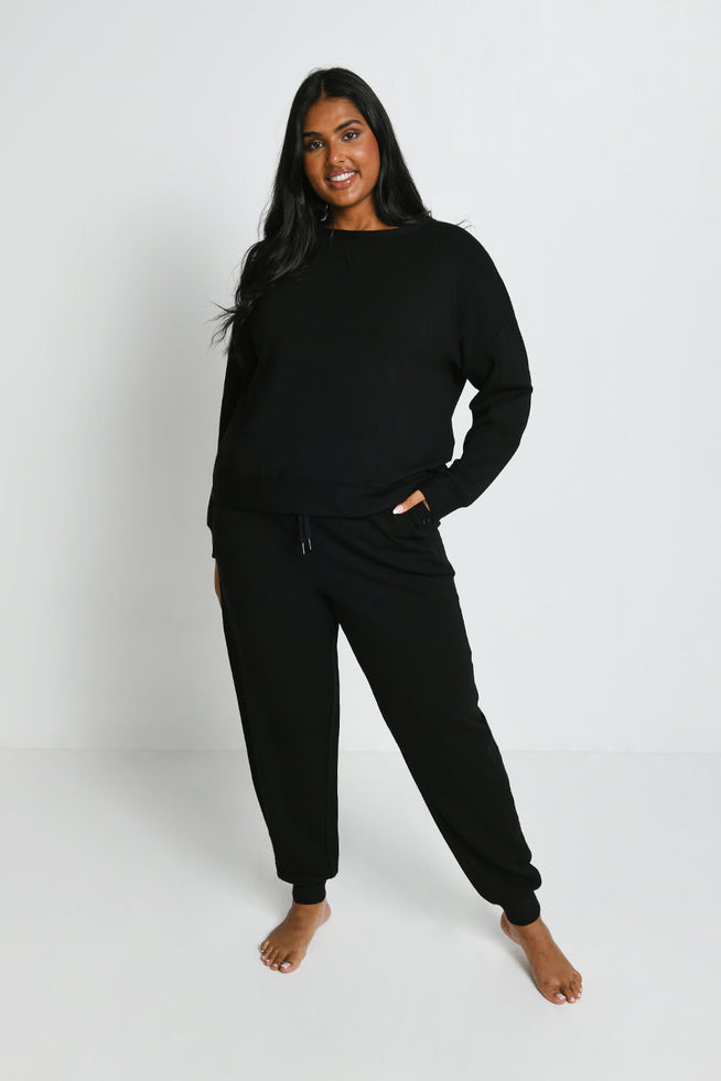 products/C_Black_LuxeLoungeJoggers_1.jpg