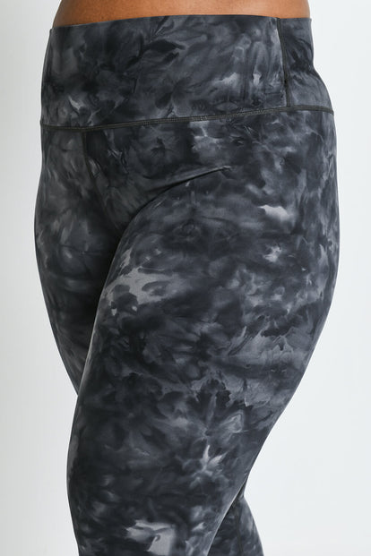 Curve Revitalise High Waisted Leggings - Black Tie Dye