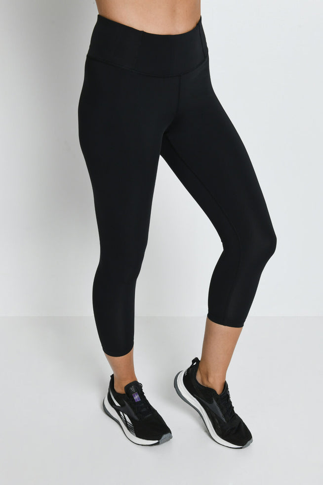 Focus Cropped High Waisted Sports Leggings--Midnight Black